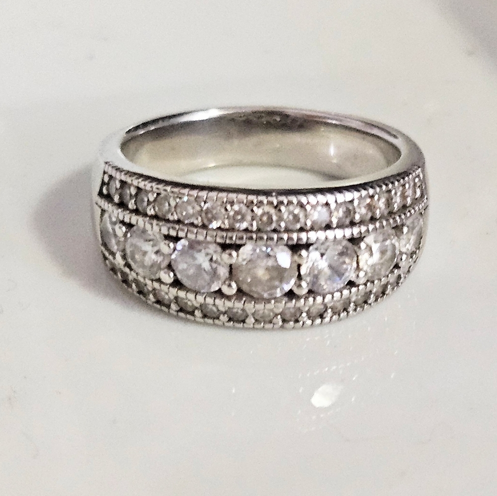 BELLA LUCE DIAMOND BAND RING RHODIUM OVER STERLING SILVER SIZE 7 3/4 - Picture 6 of 6